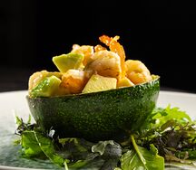 Креветки в авокадо