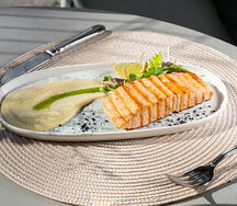 Стейк из семги с муссом из кабачка