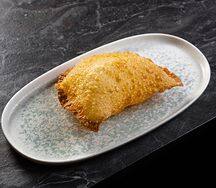 Чебурек с яблоком и корицей