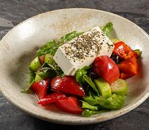 Греческий с фирменной заправкой