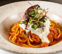 Спагетти со страчателлой и зеленым маслом