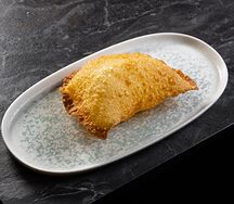 Чебурек с креветкой и страчателлой