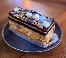 Пирожное Сникерс