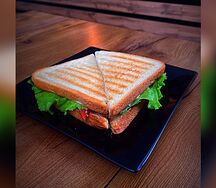 Сэндвич с семгой и огурцом