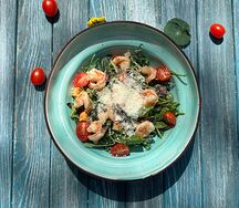 Цезарь с тигровыми креветками