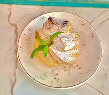 Эклер с заварным кремом