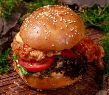 Бургер с острым цыплёнком