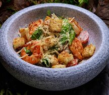 Цезарь с королевскими креветками