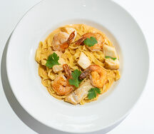 С креветками и рыбой в азиатском стиле