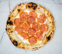 Пепперони с белым соусом