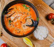 Том ям с морепродуктами