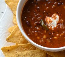 Чили кон карне с начос