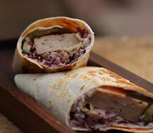 Бафи ролл с баварской колбаской