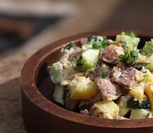 Салат немецкий с колбасками