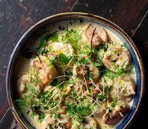 Хвостики креветок в сливочном соусе