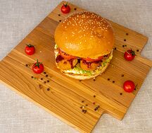 Бургер с куриной котлетой