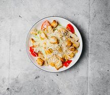 Салат Цезарь с курицей