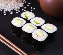 Ролл с авокадо