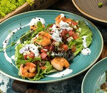 Овощной с креветками и йогуртовой заправкой