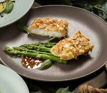 Стейк из трески в миндале