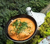 Кролик, запеченный с жюльеном из грибов