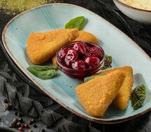 Сулугуни с вишнёвым соусом