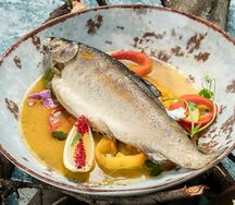 Форель запеченная с овощами