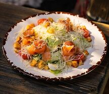 Цезарь с семгой