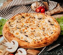 Пицца Сырный цыпленок с грибами