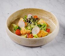 Салат с хрустящим цыпленком