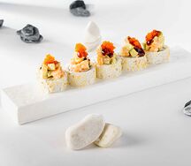 Острый ролл с лососем и креветкой