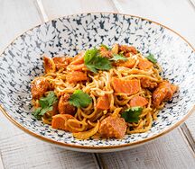 Лапша тандури с крахмальной курицей