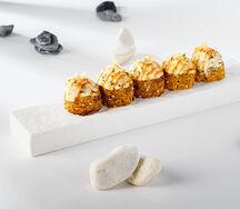 Запечённый ролл с угрём и такуаном