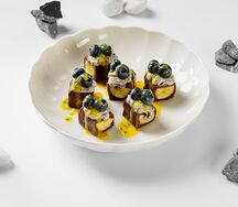 Ролл с бананом, голубикой и орео