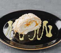 Меренговый рулет с манго