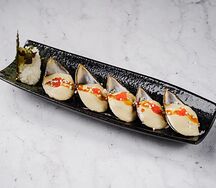 Запеченные мидии в соусе блю чиз