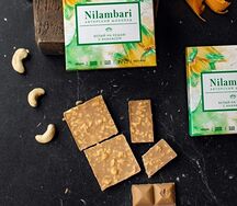 Шоколад белый Nilambari на кешью с ананасом