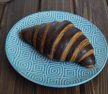 Круассан с шоколадным кремом