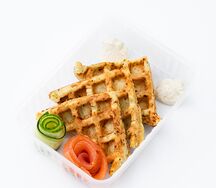 Вафли кабачковые с лососем и творожным муссом