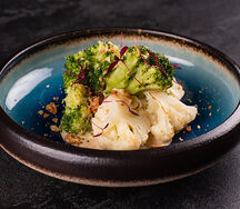 Микс брокколи с цветной капустой в ореховом соусе