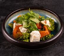 Салат с жареным адыгейским сыром