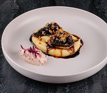 Томленые говяжьи щечки в квасном сусле