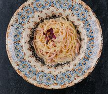 Сливочные спагетти с ветчиной и пармезаном