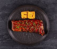 Свиные ребрышки с кукурузой