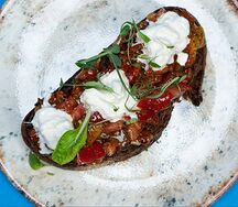 Брускетта с овощным конкассе и страчателлой