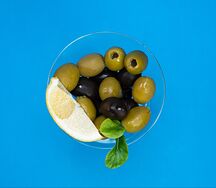 Маслины и оливки