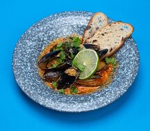 Мидии Том ям