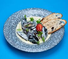 Мидии с соусом горганзола