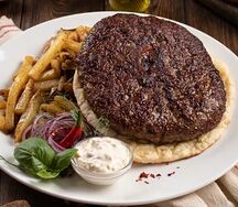 Опанак Плескавица и картофель фри