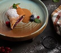 Штрудель с вишней